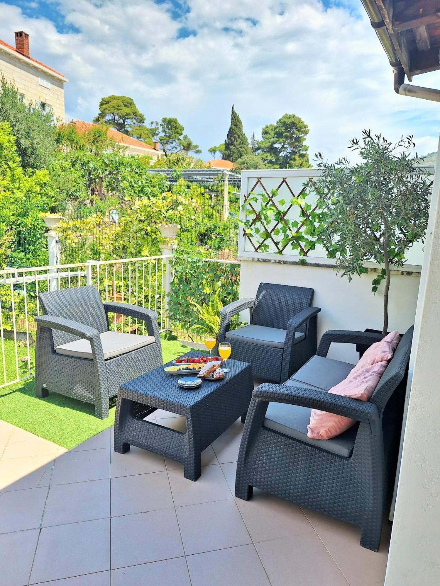 Blue Promenade Apartments Дубровник Екстериор снимка